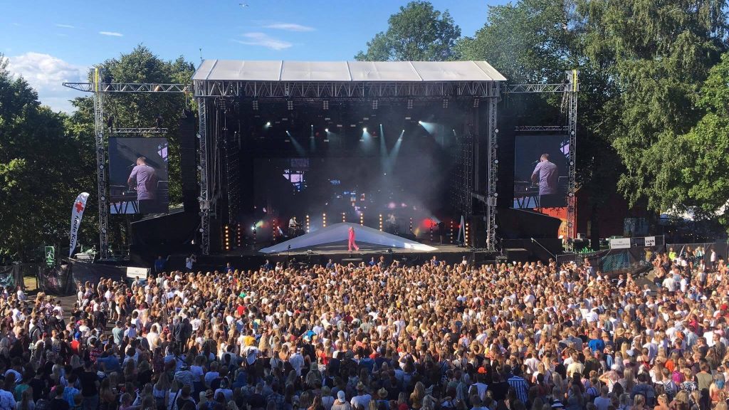 Astrid S at Slottsfjellfestivalen with Portman P2 Hexaline