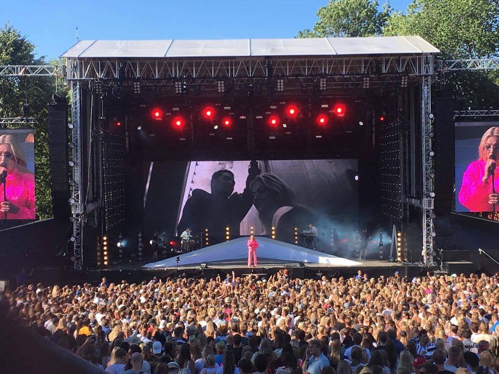 Astrid S at Slottsfjellfestivalen with Portman P2 Hexaline