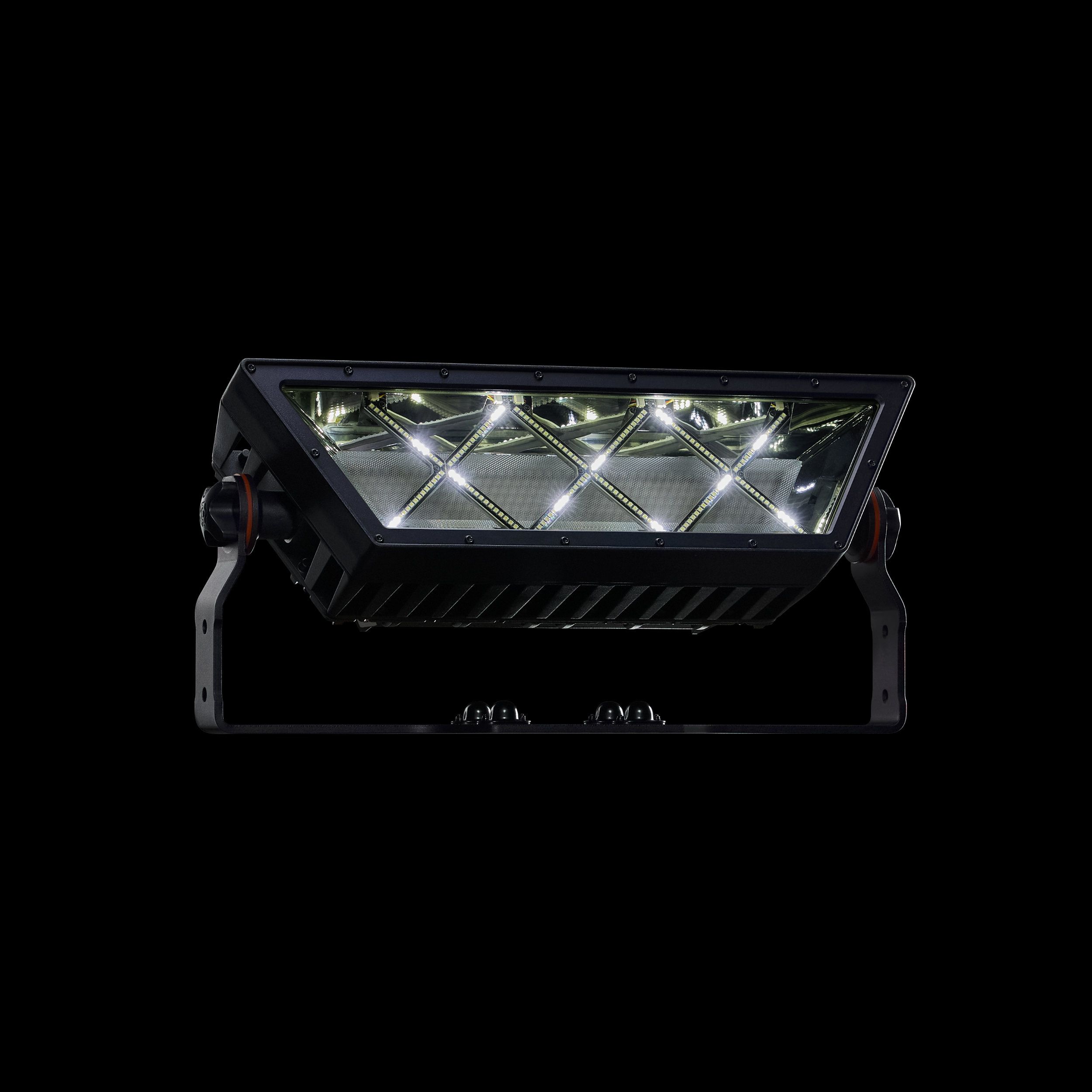 FREAX_hero_Off_StrobeRandom10%_BlackBg