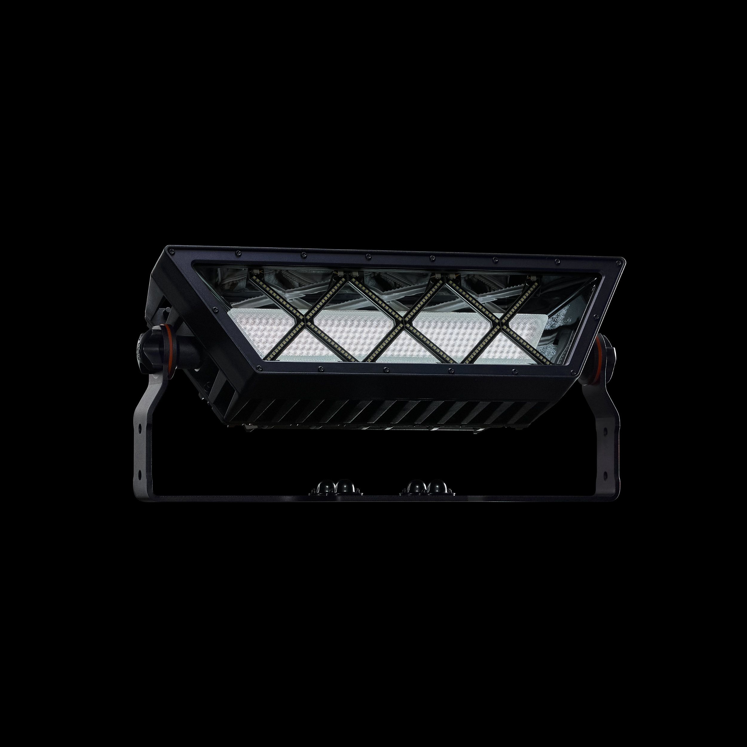 FREAX_hero_White20%_StrobeOff_BlackBg